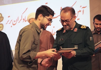 عزت آینده کشور در دست جوانان است