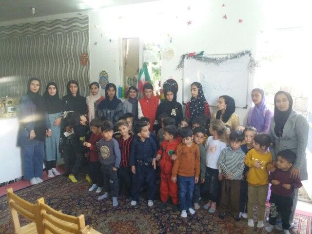 مراسم مولودیخوانی نونهالان کانون فرهنگی کوثر در روستای بردهرشه برگزار شد