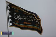 اهتزاز پرچم عزا بر گنبد مسجد مقدس جمکران/ اقامه نماز استغاثه و قرائت حدیث کسا برای نابودی اسرائیل