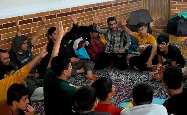 مسجدی که با همکاری اهل سنت، پاتوق نوجوانان شهرک سهرابیه کرج شده است