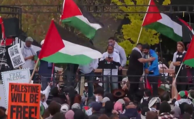 شعار «فلسطین آزاد» مقابل کاخ سفید و در شهر «لیون» فرانسه