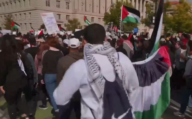 شعار «فلسطین آزاد» مقابل کاخ سفید و در شهر «لیون» فرانسه