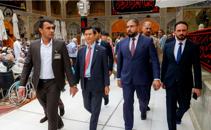 حضور سفیر کره جنوبی در عراق در آستان مطهر علوی+ عکس