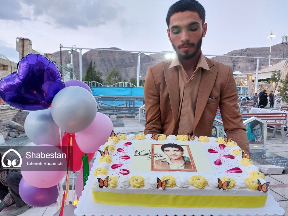 نذر قبول| جشن تولد دهه هشتادیها برای رفیق شهیدی که پای او بوسیدنی شد+فیلم و عکس