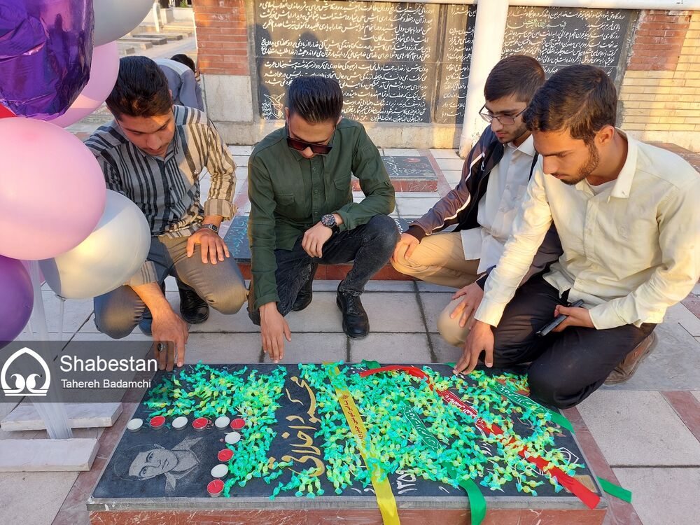 نذر قبول| جشن تولد دهه هشتادیها برای رفیق شهیدی که پای او بوسیدنی شد+فیلم و عکس