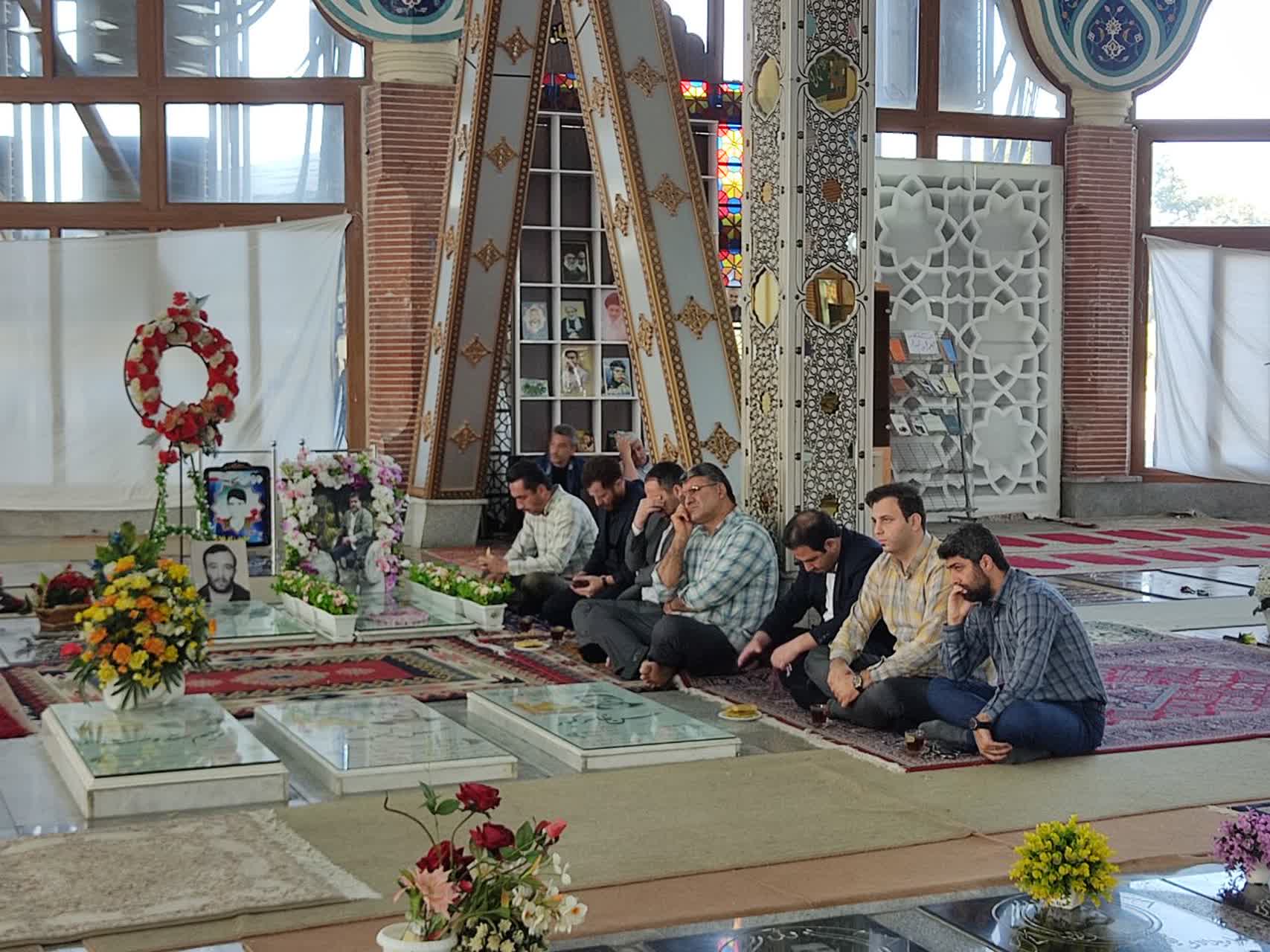 ما در کنار مظلوم قرار گرفته و بر ظالم می خروشیم