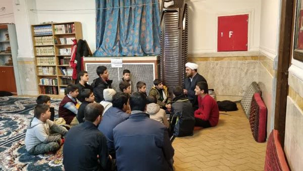 مسجدی که پاتوق نوجوانان برای فعالیتهای فرهنگی جهادی است