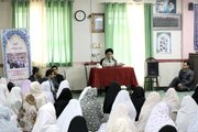 عکس| گفتگوی صمیمی دانش آموزان دبیرستان دخترانه رحمتی با امام جمعه گرگان
