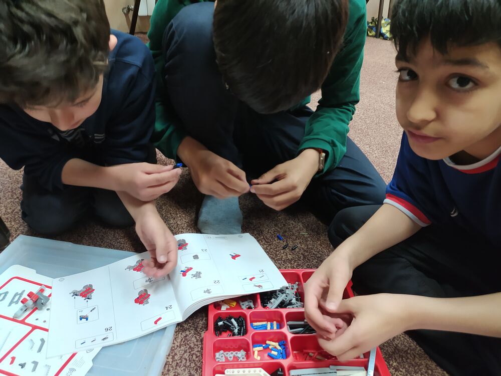 دانشآموزان در این مسجد زندگی کردن را یاد میگیرند