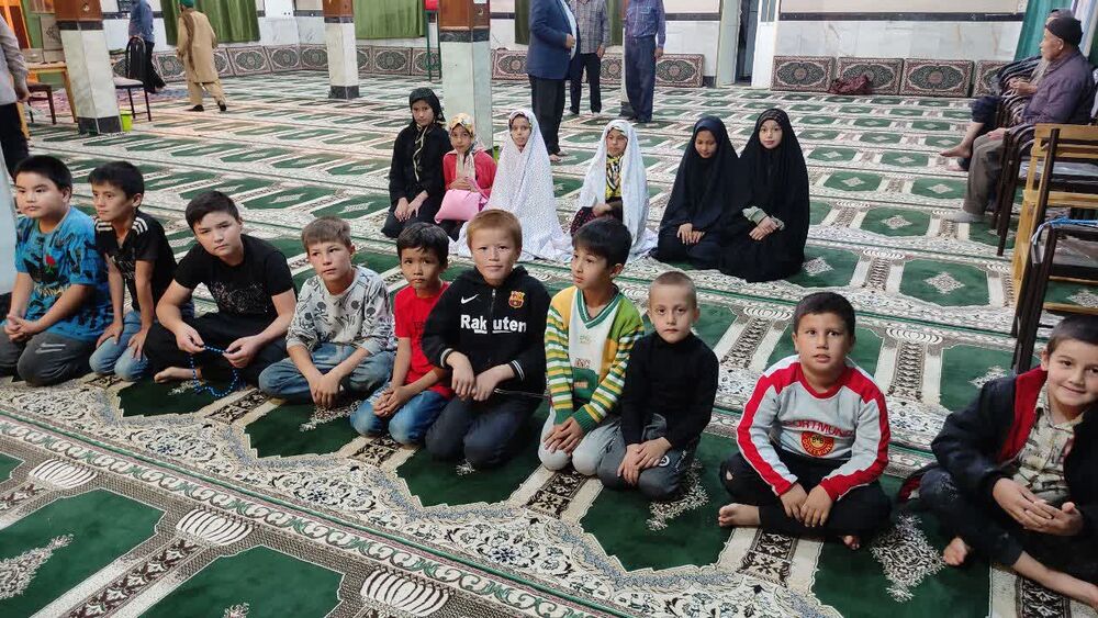 شب نشینی قرآنی در کانون فرهنگی هنری شهدای آوه/ استقبال بچه ها از کلاس های قرآنی