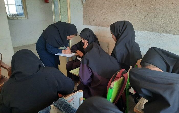جاری شدن چشمه «مهر و رحمت» در روستاهای محروم/ روایت یک ماه کار جهادی معلمان جهرم در مدارس کم برخوردار