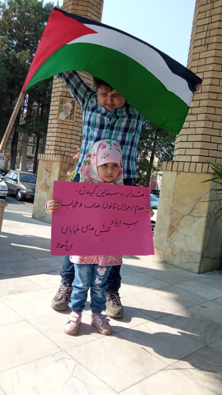 مطالبه گری بانوان گیلان برای حفظ «حجاب» /اینبار با کفن آمدند