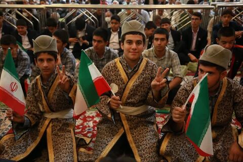 عکس| حضور پرشور دانش‌آموزان در نماز جمعه شیراز
