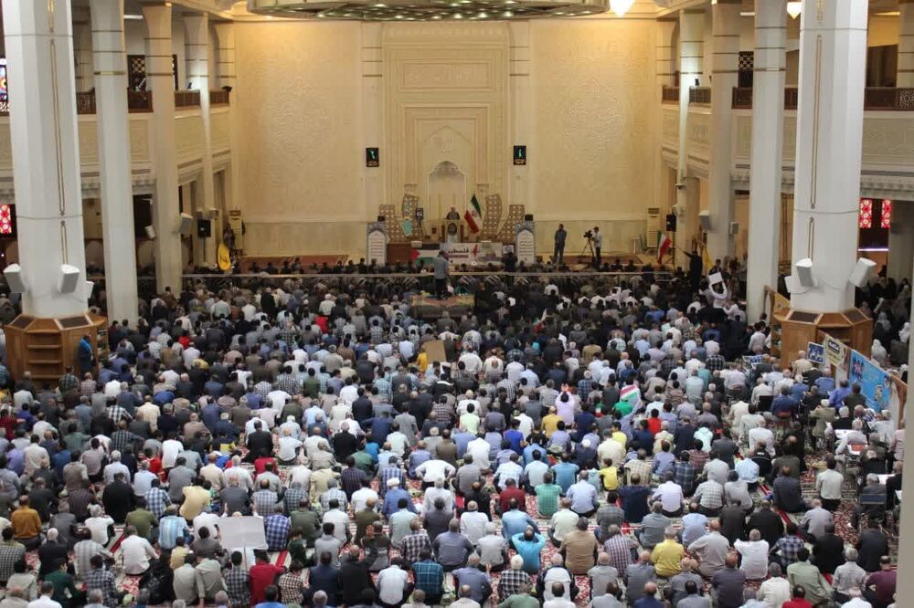 حضور نوجوانان در نماز جمعه شیراز