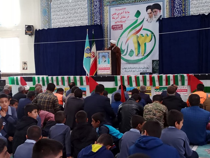 دانشجویان با حمله به سفارت آمریکا، حقیقت و هویّت لانه جاسوسی بودن سفارت را افشا کردند