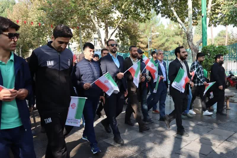 دانش آموزان برای آینده کشور بر توان علمی و بصیرتی خود بیفزایند