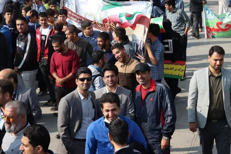 دانش آموزان برای آینده کشور بر توان علمی و بصیرتی خود بیفزایند