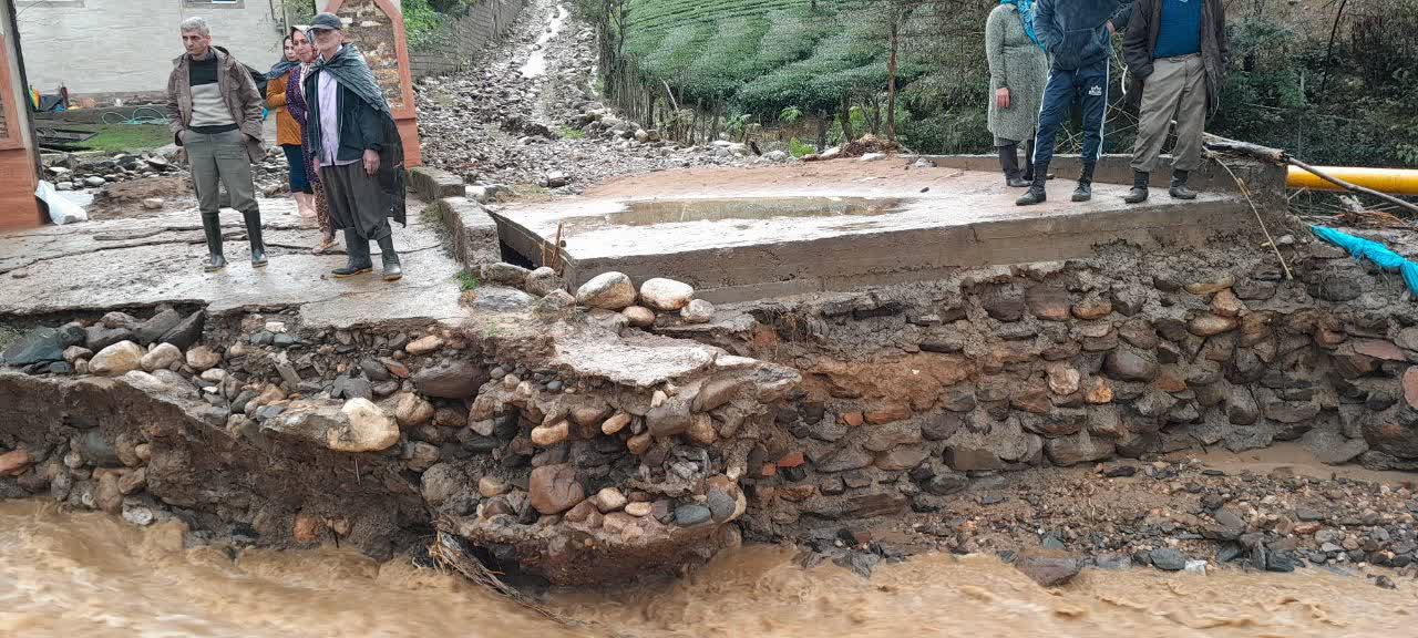 بازدید نماینده ولی فقیه از منطقه سیل زده گشت رودخان در فومن