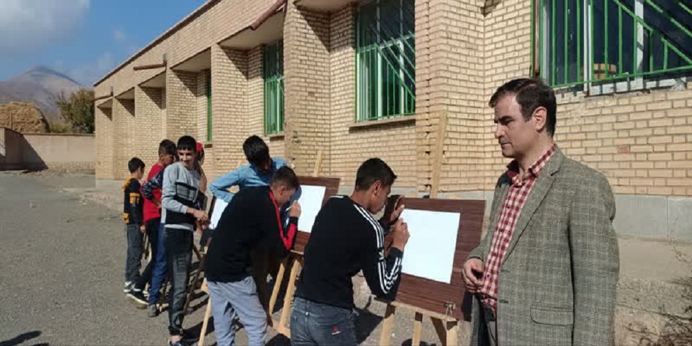 از اجرای نمایش خیابانی تا برگزاری مسابقه نقاشی با موضوع ۱۳ آبانماه در روستای سیه باز خوی