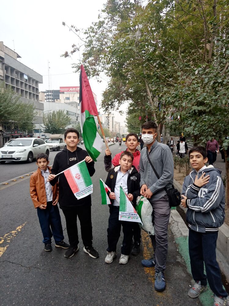 حضور پرشور مسجدیها در راهیپمایی 13 آبان و ابراز انزجار نسبت به استکبار جهانی