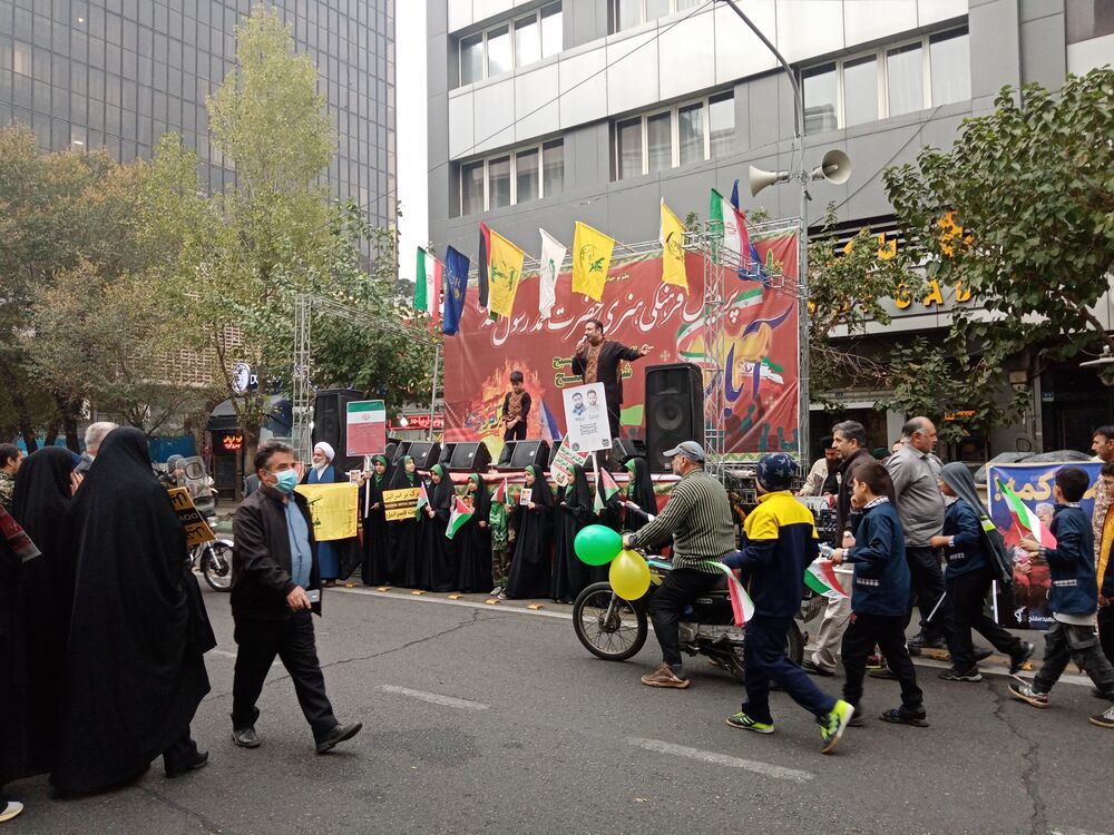 حضور پرشور مسجدیها در راهیپمایی 13 آبان و ابراز انزجار نسبت به استکبار جهانی