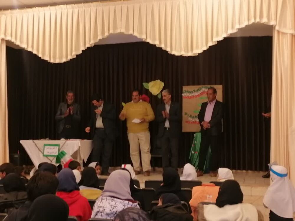 جشن روز دانش آموز با حضور اعضای کانون فرهنگی صاحب الزمان(عج) در روستای قالهر برگزار شد