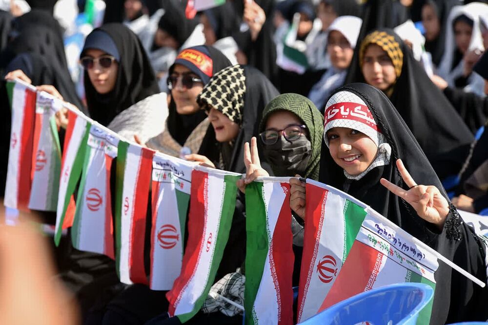 «دهه شهدای دانش آموز» ابتکار فارسیها/ وقتی عطر شهدا در مدارس فارس پیچید