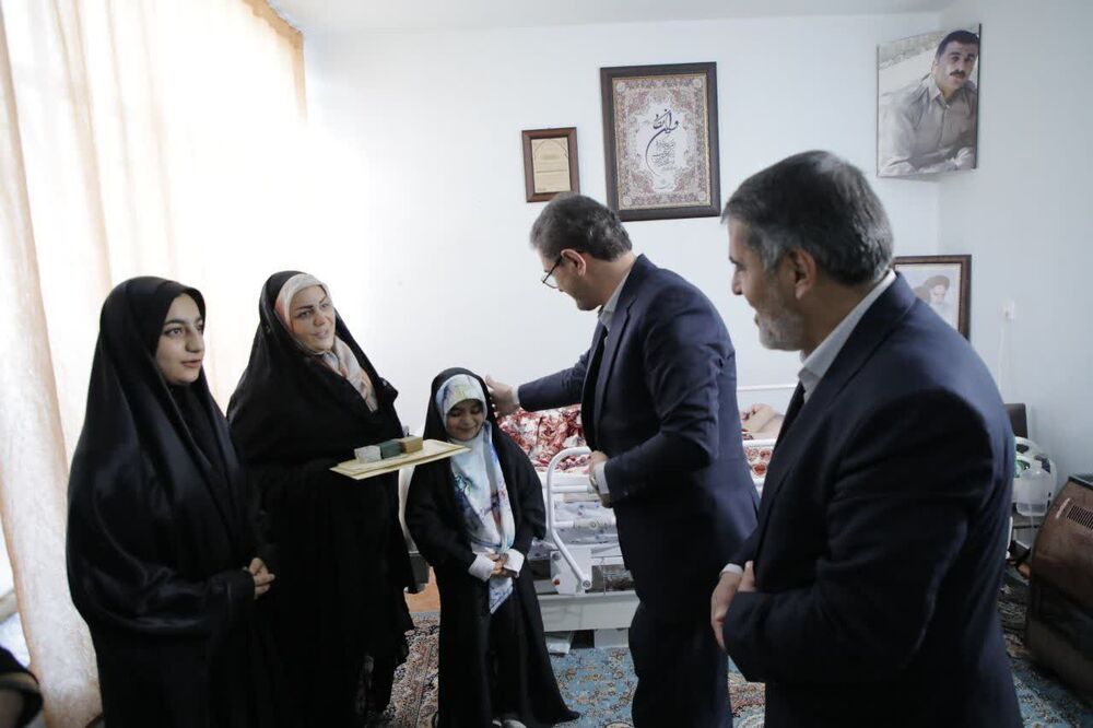 دیدار استاندار کردستان با جانباز حریم امنیت در سنندج