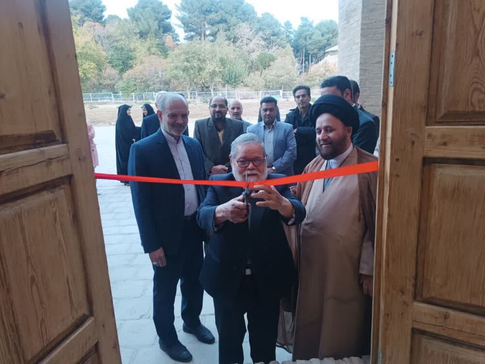 رونمایی از دومین قرآن بزرگ پارچهای جهان در مجموعه تاریخی قطب الدین حیدر تربتحیدریه