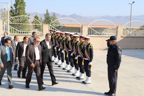 پنجره امید بر دیوار بلند ندامت پنجره امید بر دیوار بلند ندامت