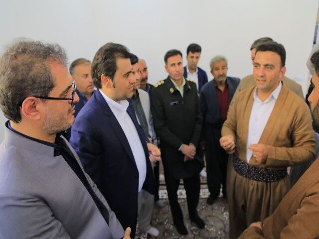 دیدار استاندار کردستان با خانواده شهیدان فرشته و پیری در روستای دله مرز