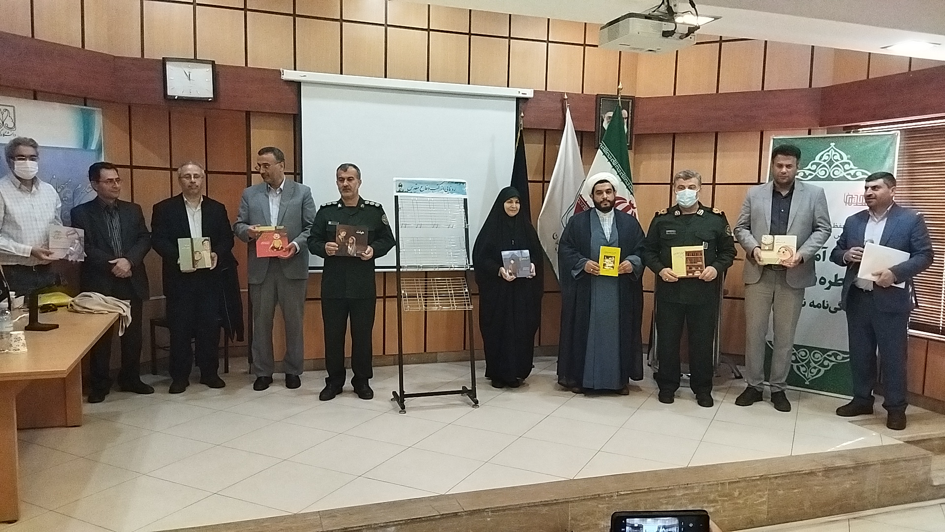 رونمایی از هفت کتاب کودک در حوزه دفاع مقدس در رشت