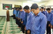 اقامه نماز در مدارس اقدامی فرهنگی تربیتی موثر برای دانش آموزان است