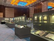 نمایش مستند مراحل کتابت مصحف در نمایشگاه جایزه قرآن کریم کویت+عکس