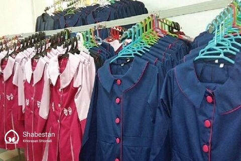توزیع ۱۱۴ دست لباس برای دانش آموزان نیازمند