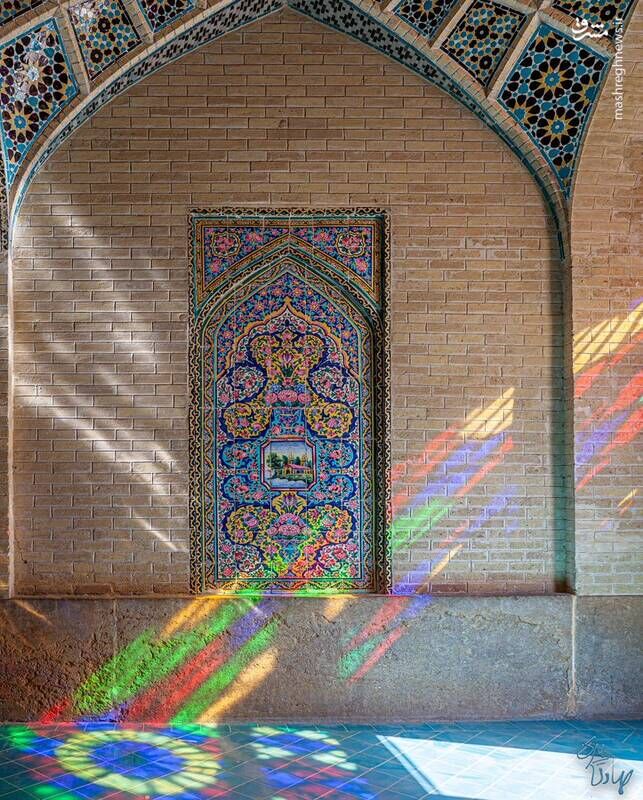 جادوی رنگ‌ها در مسجد نصیرالملک شیراز