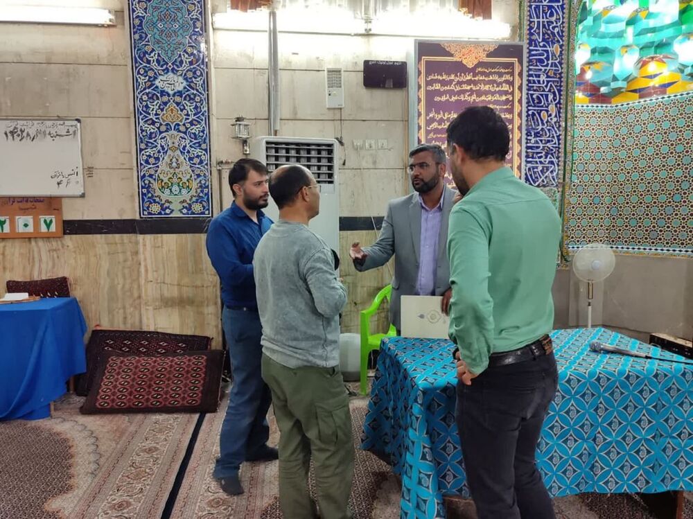 برپایی میز خدمت مدیرکل کتابخانه‌های عمومی در کانون مسجدالنبی شیراز + عکس