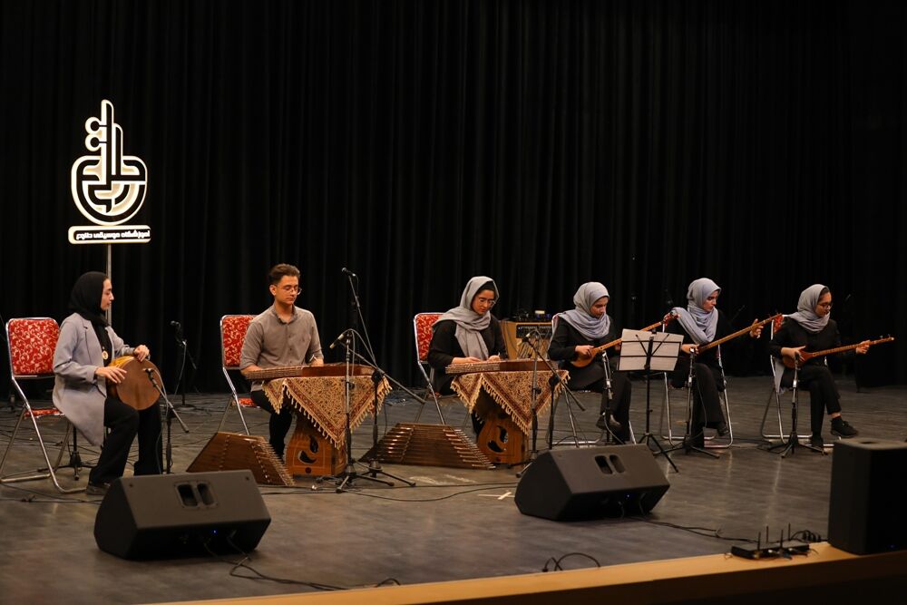 اجرای پنجمین کنسرت هنرجویان آموزشگاه موسیقی طلوع آران و بیدگل