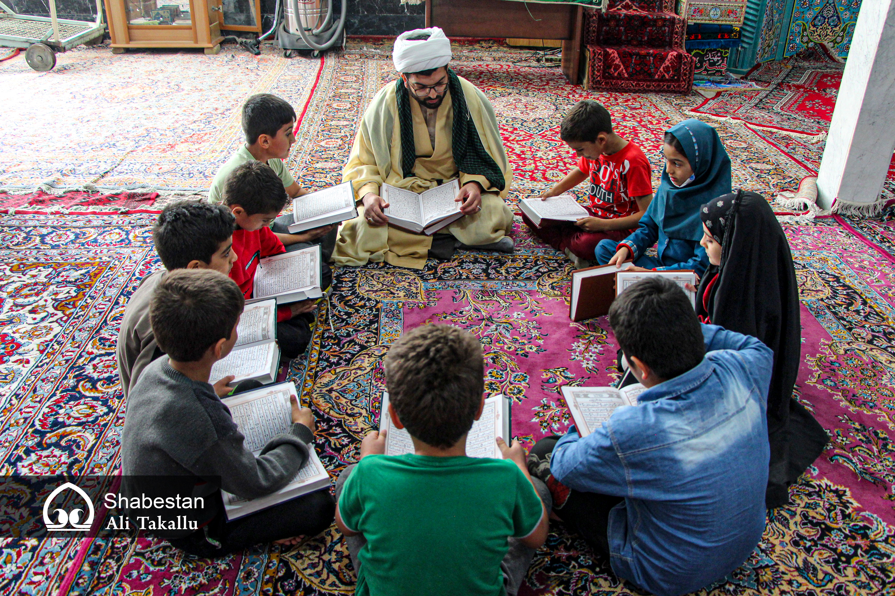 ایجاد فضای معنوی شاد عاملی مهم در جذب کودکان به مساجد