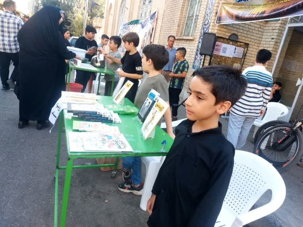 این کانون مسجدی کتاب را واسطه دوستی بچه‌ها با شهدا کرده است