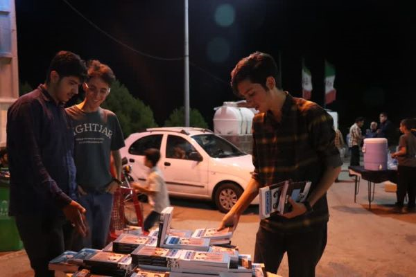 این کانون مسجدی کتاب را واسطه دوستی بچهها با شهدا کرده است