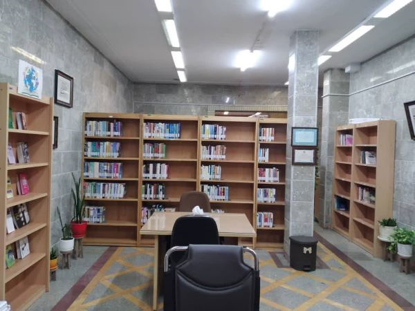 مسجدی که با کمک کتاب، پاتوق بچههای غرب تهران شده است