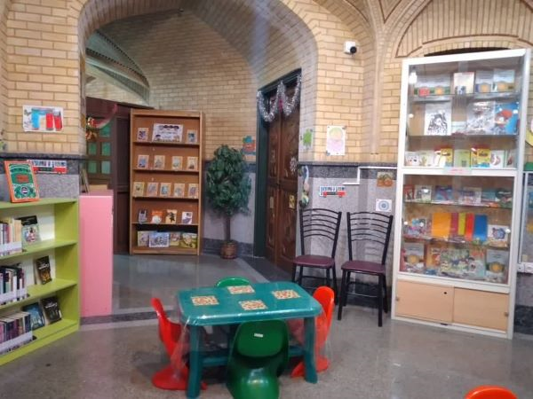 مسجدی که با کمک کتاب، پاتوق بچه‌های غرب تهران شده است