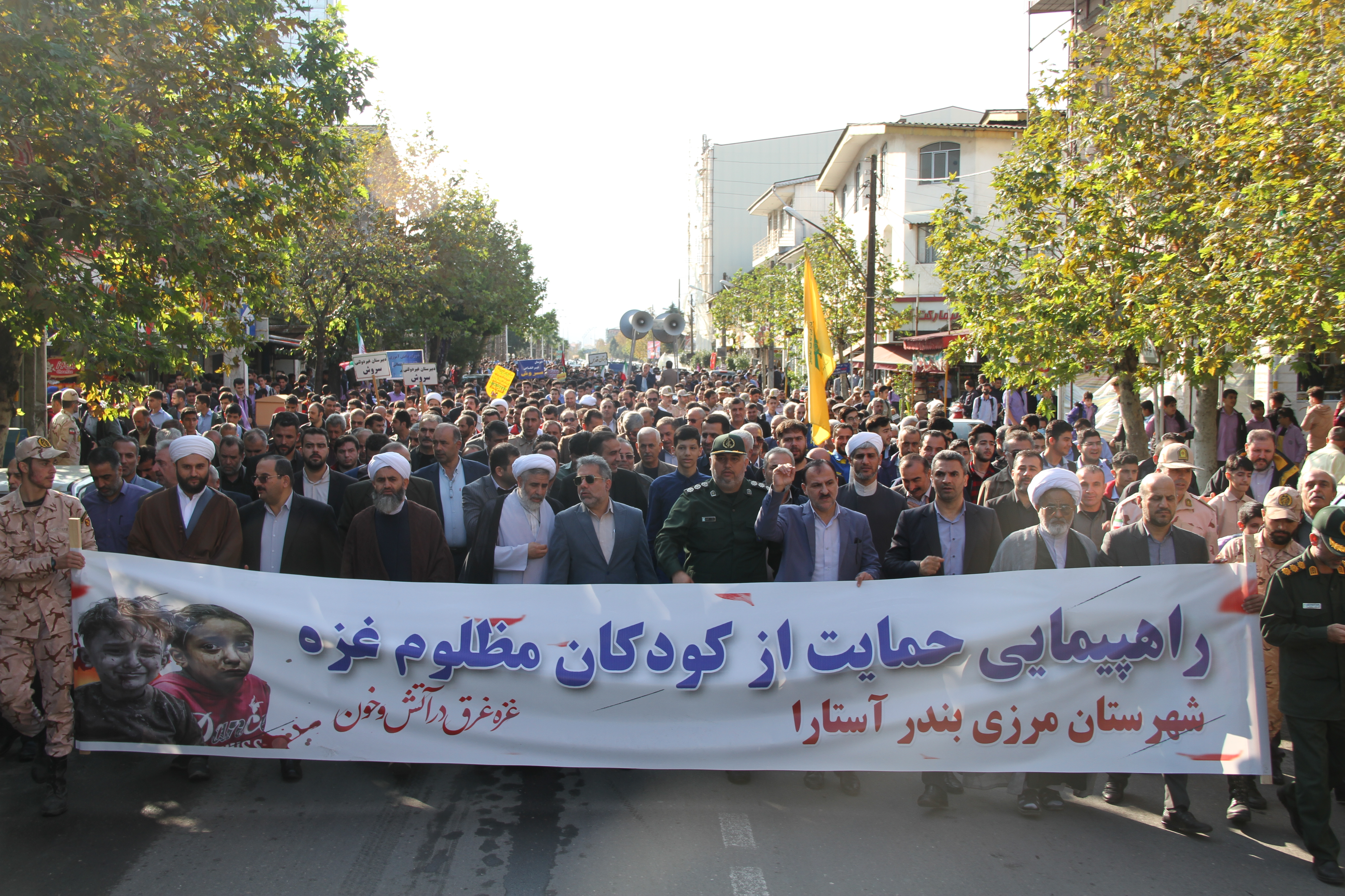 راهپیمایی مرزنشینان آستارایی در حمایت از کودکان غزه برگزار شد