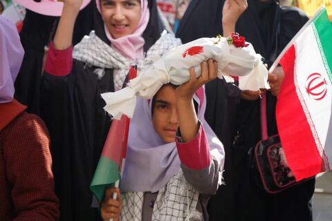 تجمع دانش‌آموزان شیرازی در حمایت از کودکان غزه