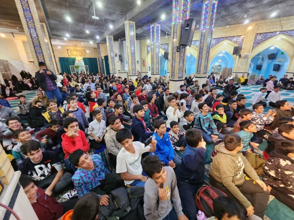 شور بچه مسجدی‌های کانون دوستان آسمانی در جشن میلاد حضرت زینب(س) + عکس