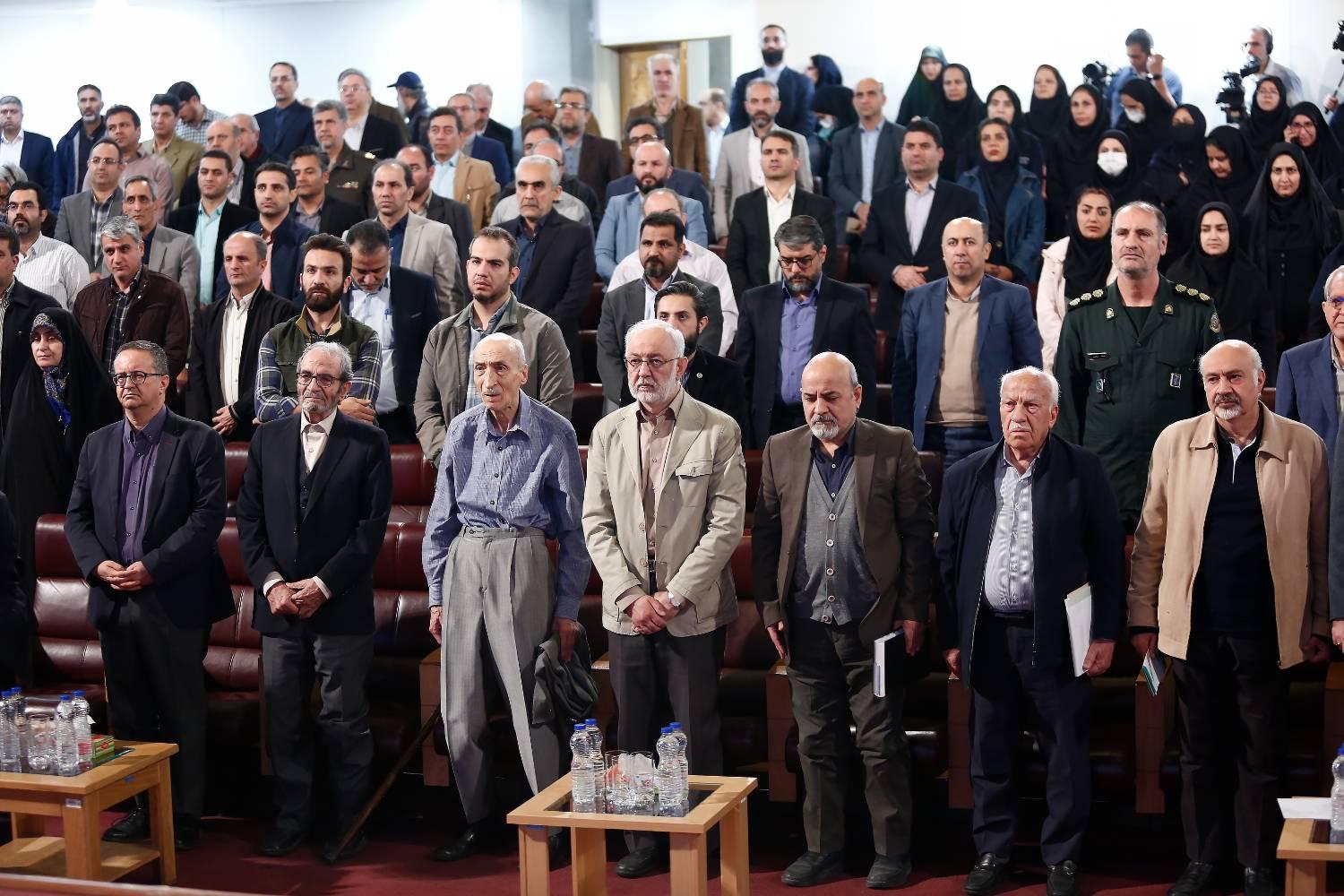 نخستین نشست از سلسله نشست های «صد کتاب ماندگار قرن» در هفته کتاب برگزار شد