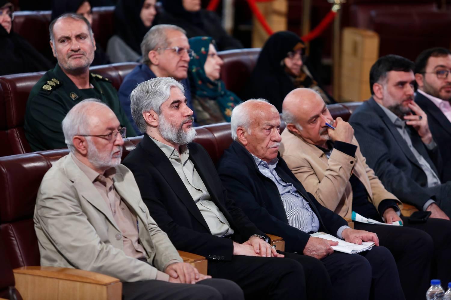 نخستین نشست از سلسله نشست های «صد کتاب ماندگار قرن» در هفته کتاب برگزار شد