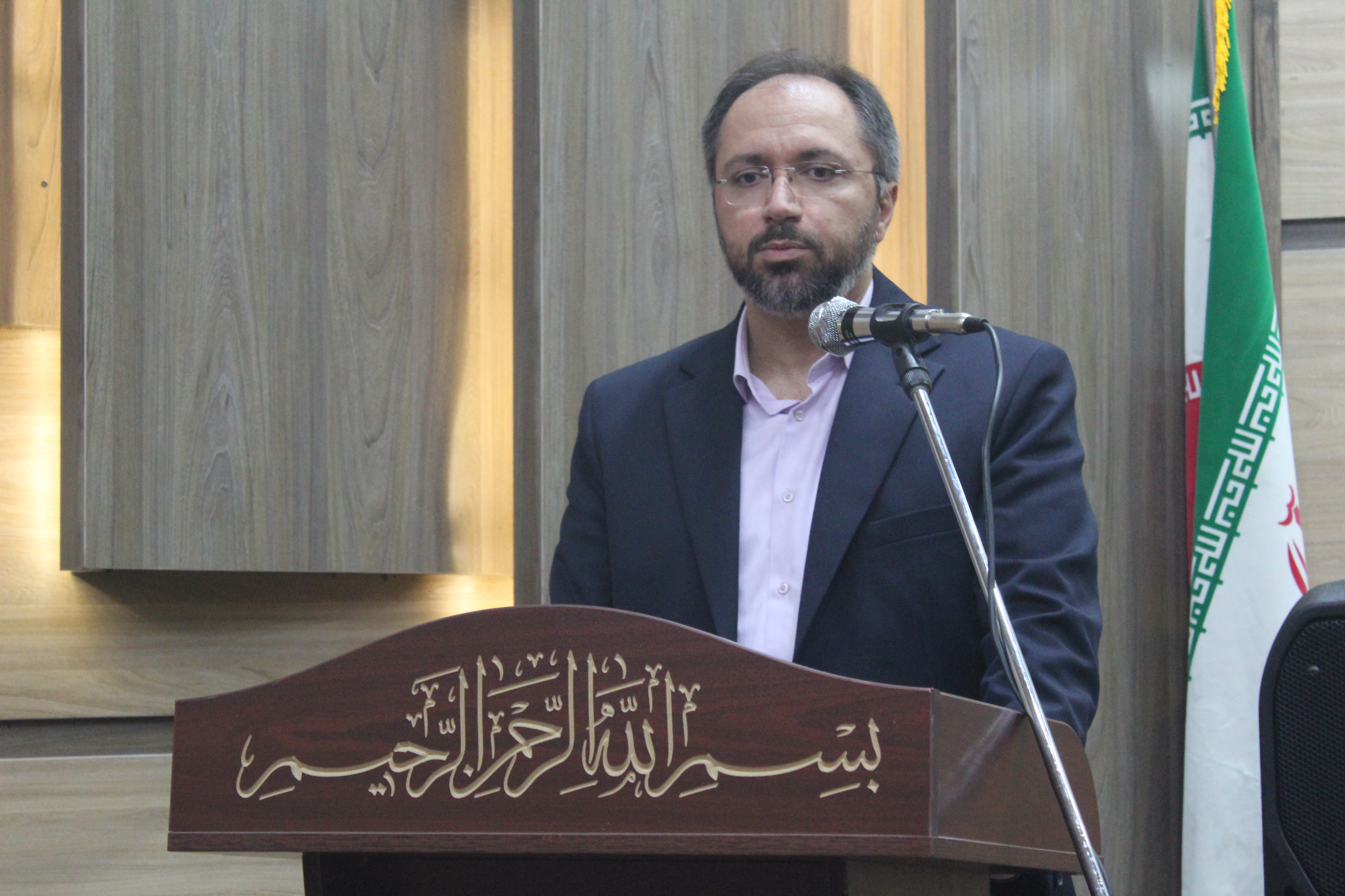 فرهنگ ملی با بهرهگیری از زبان ادبیات و هنر حفظ شود