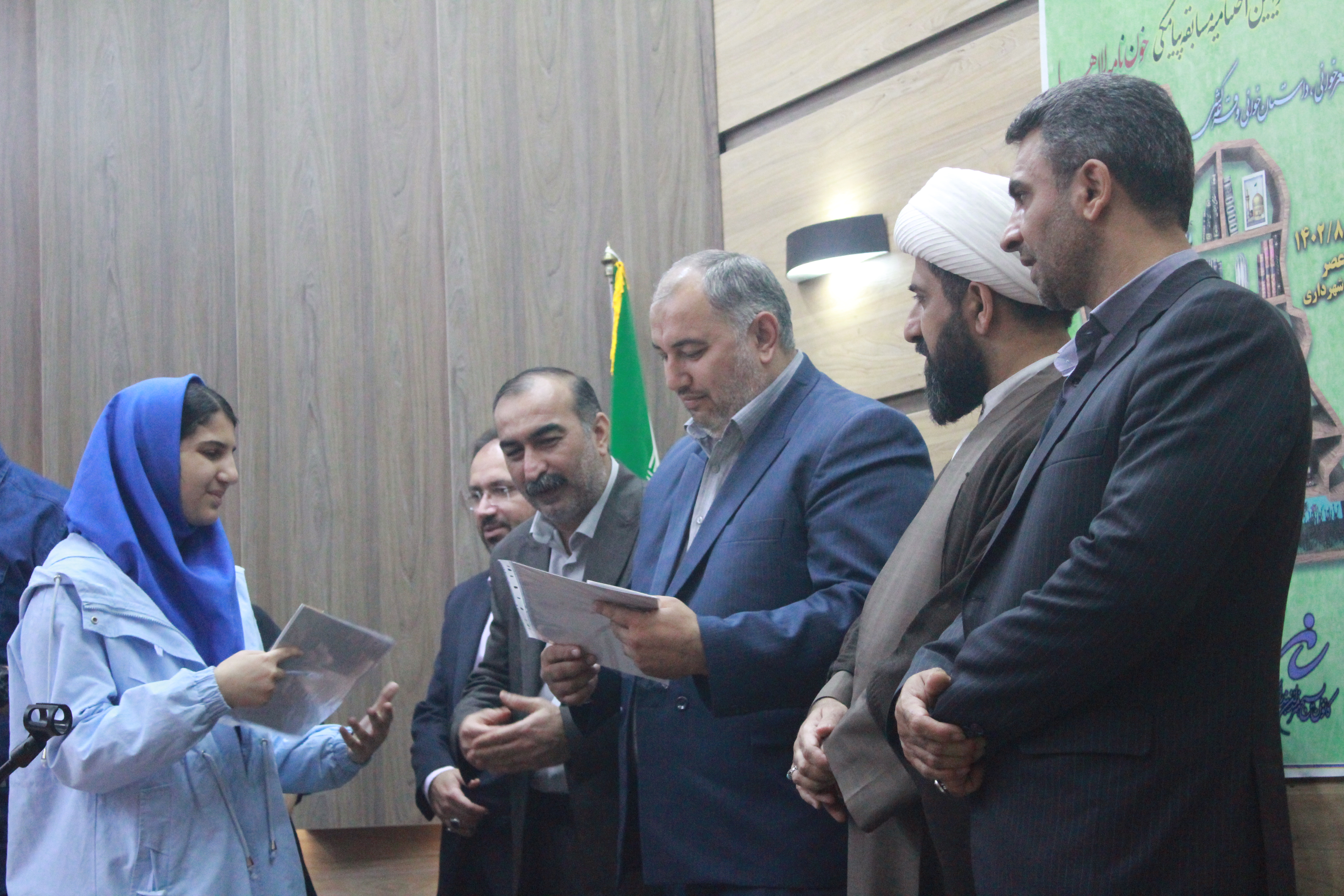 فرهنگ ملی با بهرهگیری از زبان ادبیات و هنر حفظ شود